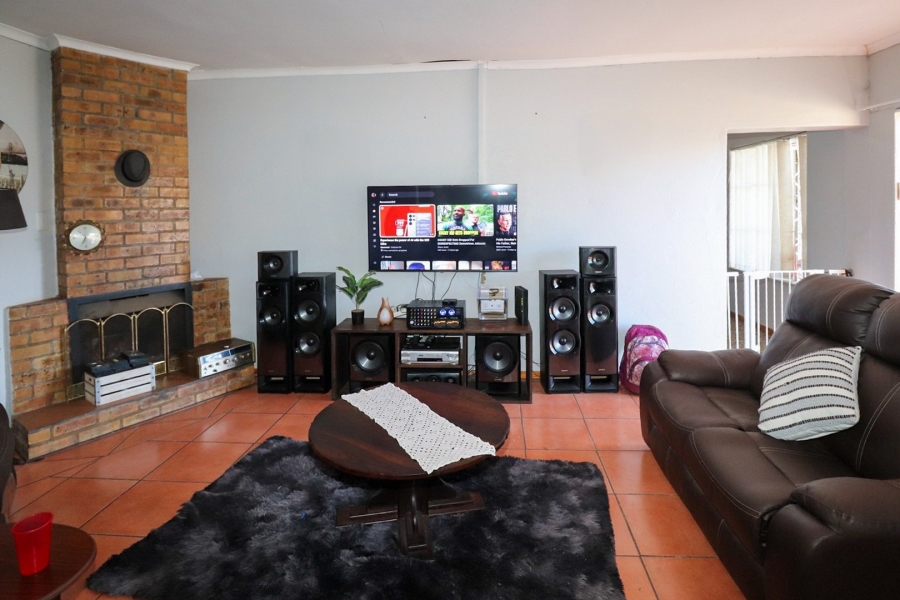 4 Bedroom Property for Sale in La Hoff North West